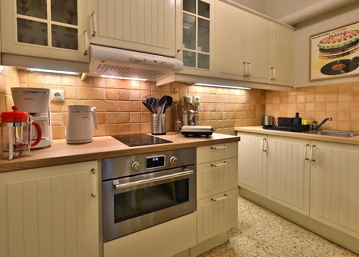 Cosy Apartment In Glyfada