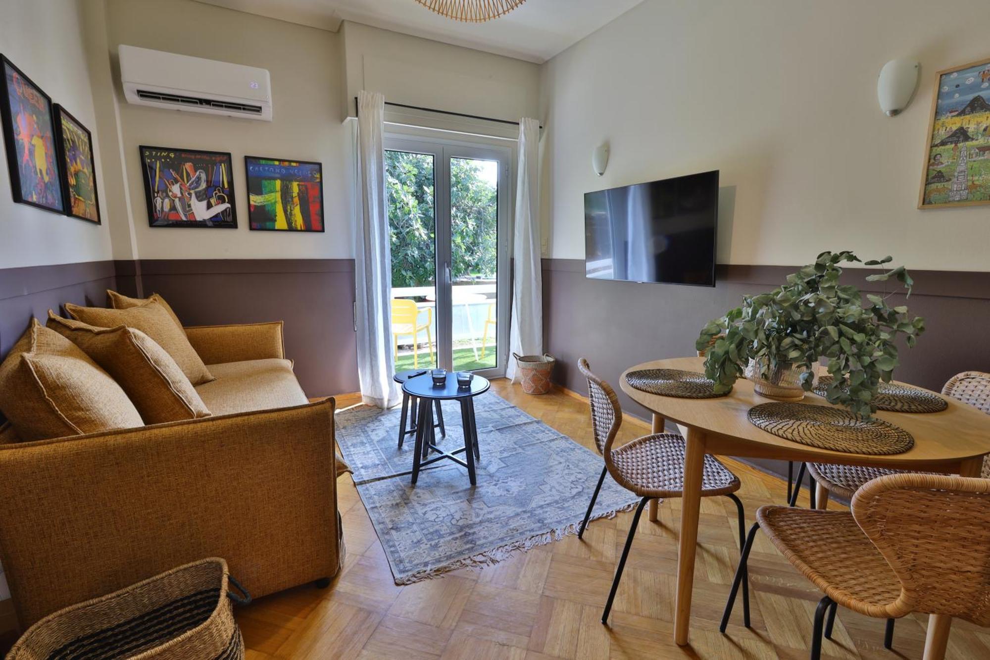 Cosy In Glyfada Athens